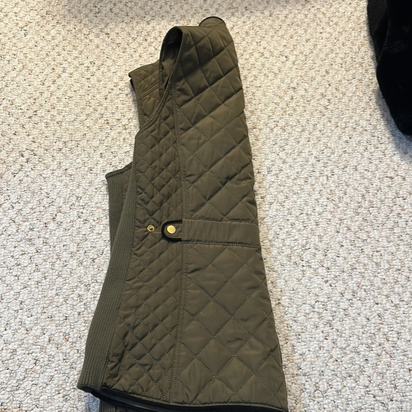 Never worn dark green vest - Picture 4 of 7